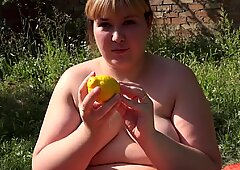 jaw-dropping plumper in the garden, pushes a lemon out of a thick hairy pussy