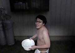 Japonais célèbre homosexuel mec simoyaka glace seau défi