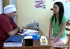 Cocked orvos összetörte ázsiai kurvát