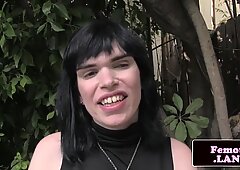 Transexuelle amateur montre son trou du cul serré